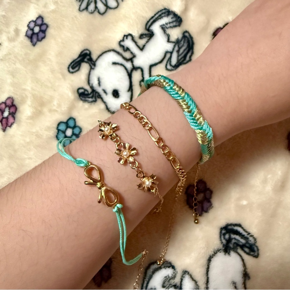 NWOT Women’s Turquoise Bracelet Pack